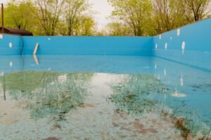 Como detetar e reparar fugas de água em piscinas