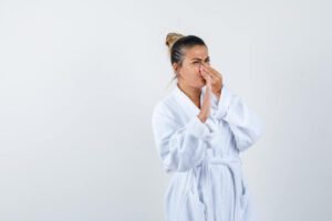 6 Dicas de como eliminar o cheiro de esgoto da casa de banho